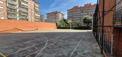 Instalaciones para jugar a tenis o squash en Vivalidays Lora - Santa Susanna o alrededores