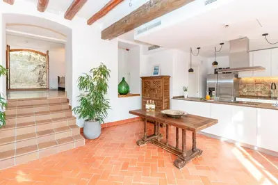Una cocina o zona de cocina en El Huerto - Großzügiges Appartment in Katalanischer Masia