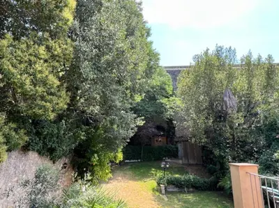 Jardín al aire libre en GARDENS of N 6