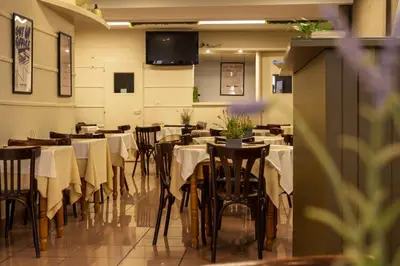 Un restaurante o sitio para comer en CozyCatalonia - Suite Apartment at Can Setmanes Central Blanes