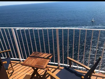 Un balcón o terraza de Espectacular vistas al mar, de barco