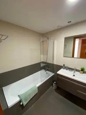 Un baño de Ikigai Suite - 6p Modern Apartment with Parking & Swimming Pool