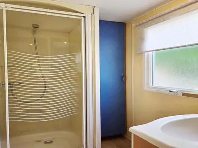 Un baño de Bungalow in Canet de Mar near Scenic Beach