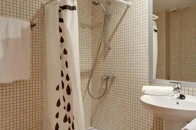 Un baño de Empordanet 2 B