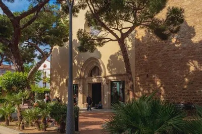 Plano de Comfortable apartment with a swimming pool, 250m to the sea.
