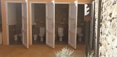 Un baño de Apartamento con jardín a 11 metros de la playa. SE.