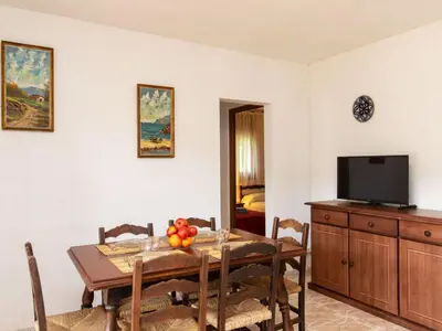 Una televisión o centro de entretenimiento en Apartment S'Olivera Nº2 by Interhome