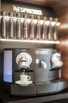 Utensilios para hacer té y café en AQUA Hotel Silhouette & Spa - Adults Only