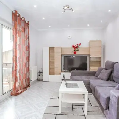 Central Beach Modernist Apartment